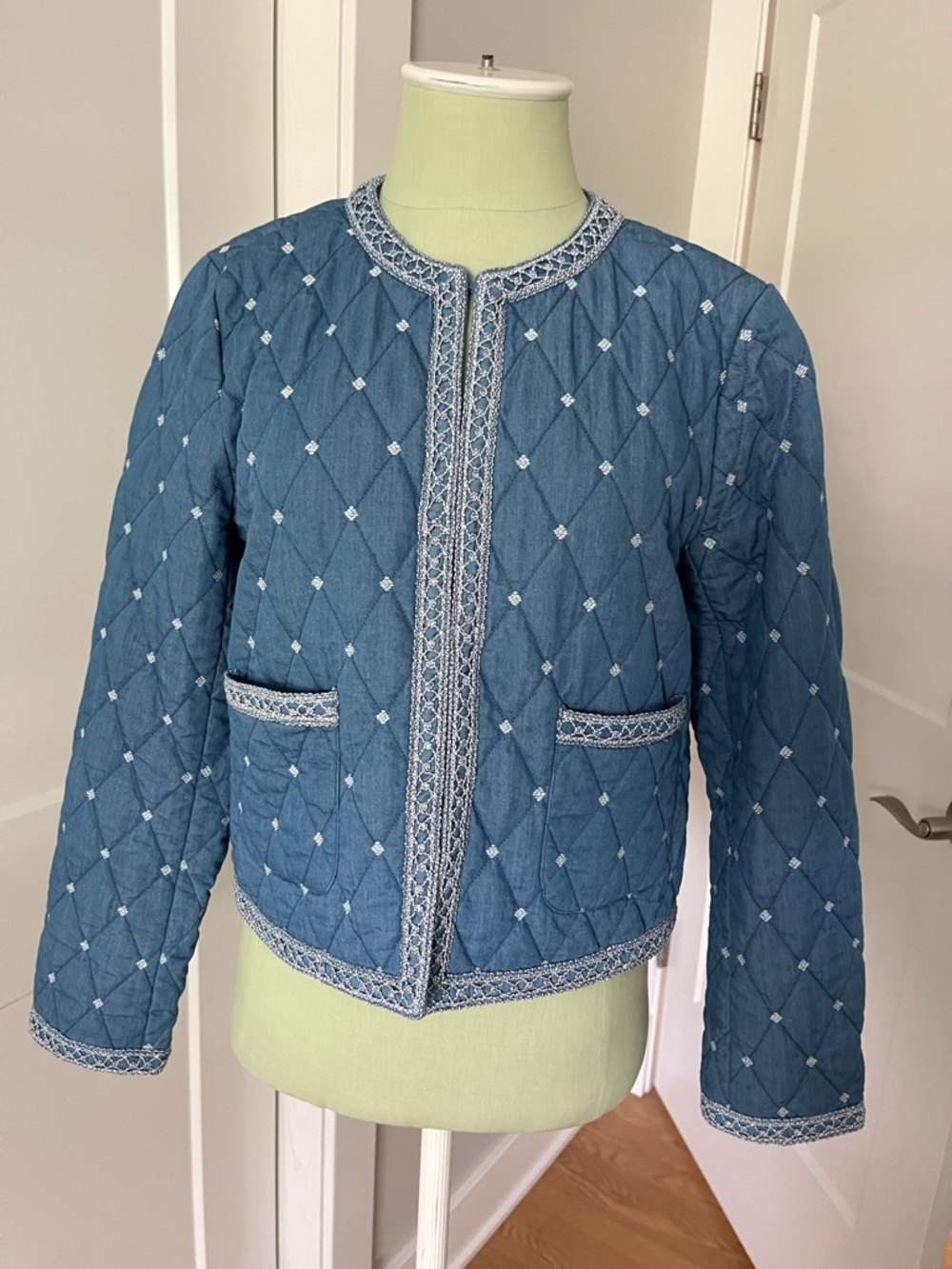 J. McLaughlin Quilted Indigo Blue Embroidered Collarless Jacket